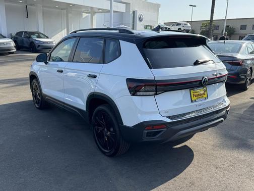 2025 Volkswagen Taos 1.5T SE Black