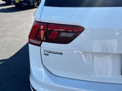 2021 Volkswagen Tiguan 2.0T SE R-Line Black