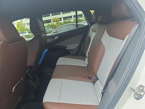 Pure White 2023 Volkswagen ID.4 Pro