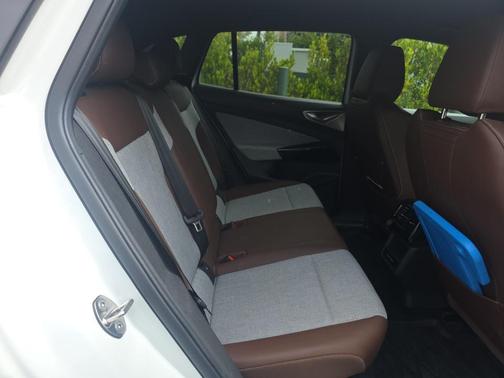 Pure White 2023 Volkswagen ID.4 Pro