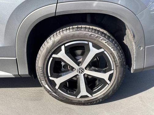 2025 Volkswagen Tiguan 2.0T SE 4MOTION