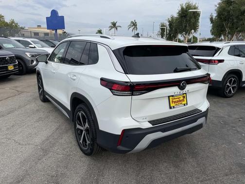2025 Volkswagen Tiguan 2.0T SE