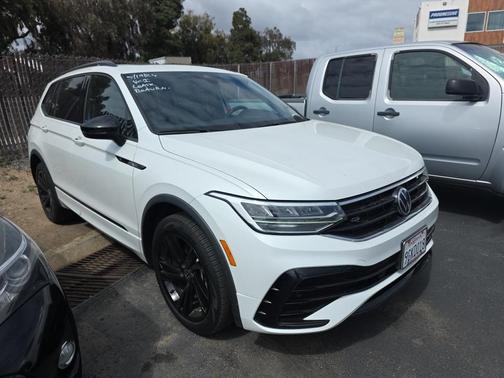 Opal White Pearl 2023 Volkswagen Tiguan 2.0T SE R-Line Black
