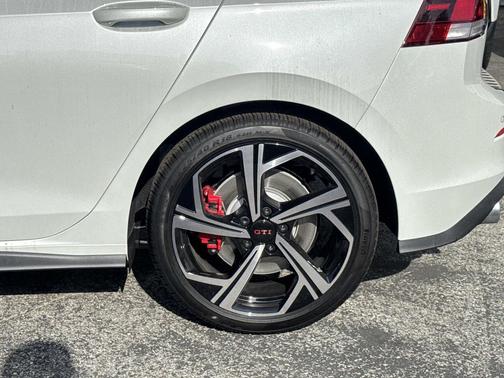 2026 Volkswagen Golf GTI 2.0T SE DSG