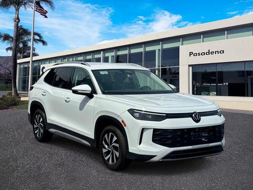 Pure White 2025 Volkswagen Tiguan 2.0T S