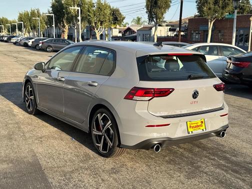 2025 Volkswagen Golf GTI 2.0T SE DSG