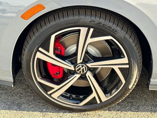 2025 Volkswagen Golf GTI 2.0T SE DSG