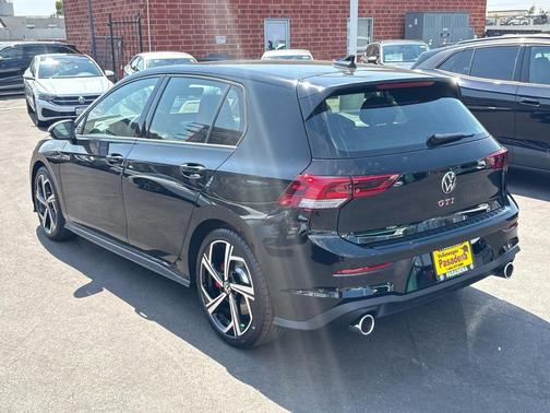 2025 Volkswagen Golf GTI 2.0T SE DSG