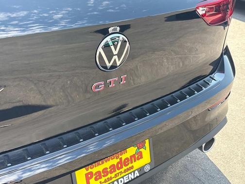2025 Volkswagen Golf GTI 2.0T SE DSG