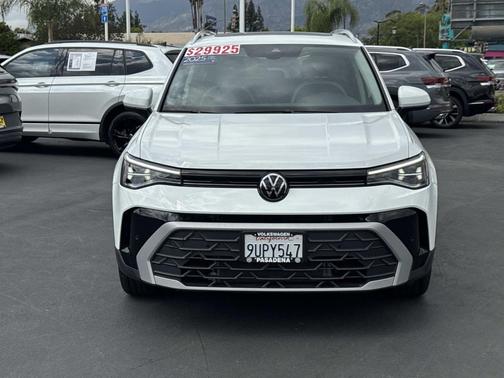 Pure White 2025 Volkswagen Taos 1.5T SE