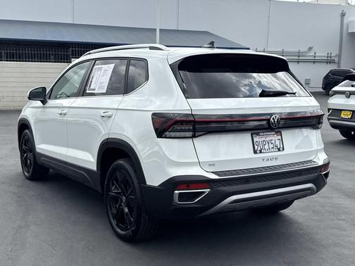 Pure White 2025 Volkswagen Taos 1.5T SE