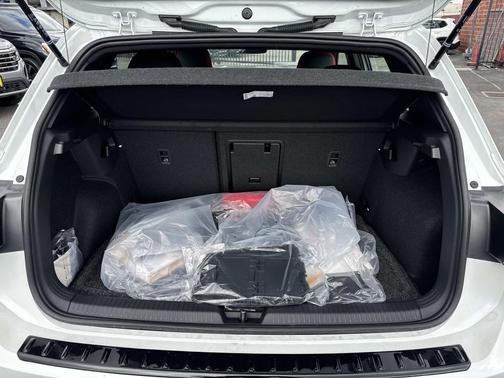 Opal White Pearl 2026 Volkswagen Golf GTI 2.0T SE DSG