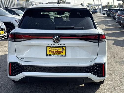 2026 Volkswagen Tiguan 2.0T SE R-Line Black