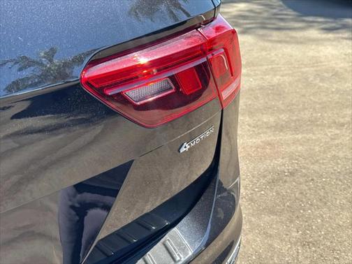 2022 Volkswagen Tiguan 2.0T SEL R-Line 4MOTION