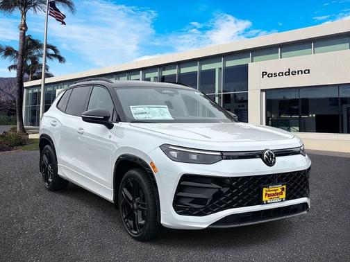 White/off-white 2026 Volkswagen Tiguan 2.0T SE R-Line Black