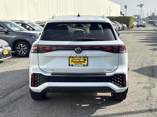 2026 Volkswagen Tiguan 2.0T SEL R-Line 4MOTION