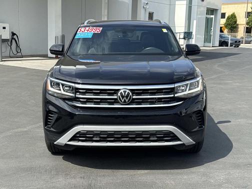 Deep Black Pearl 2023 Volkswagen Atlas Cross Sport 3.6L V6 SE w/Technology