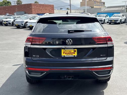 Deep Black Pearl 2023 Volkswagen Atlas Cross Sport 3.6L V6 SE w/Technology