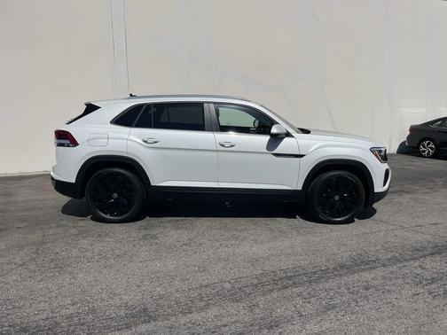 Opal White Pearl 2026 Volkswagen Atlas Cross Sport 2.0T SE w/Technology