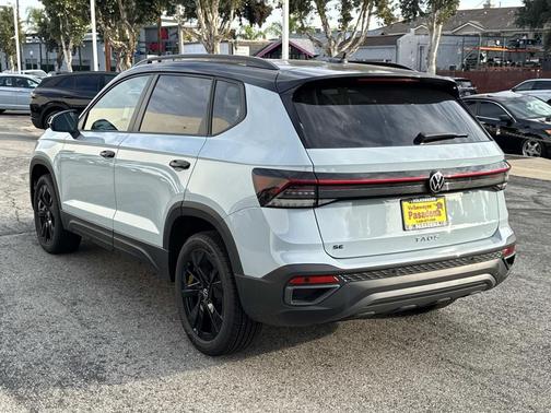 2026 Volkswagen Taos SE Black