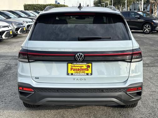 2026 Volkswagen Taos SE Black