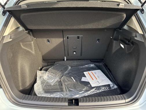 2026 Volkswagen Taos SE Black