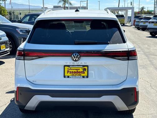 2025 Volkswagen Tiguan 2.0T SE