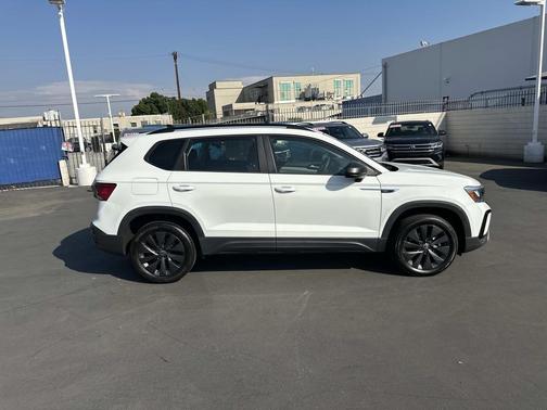 Pure White 2023 Volkswagen Taos 1.5T S