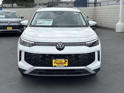 pure white 2026 Volkswagen Tiguan 2.0T SE