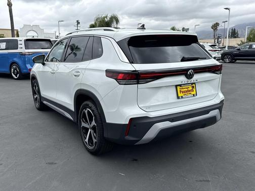 pure white 2026 Volkswagen Tiguan 2.0T SE