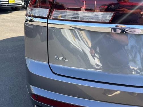 2025 Volkswagen Atlas Cross Sport 2.0T SEL Premium