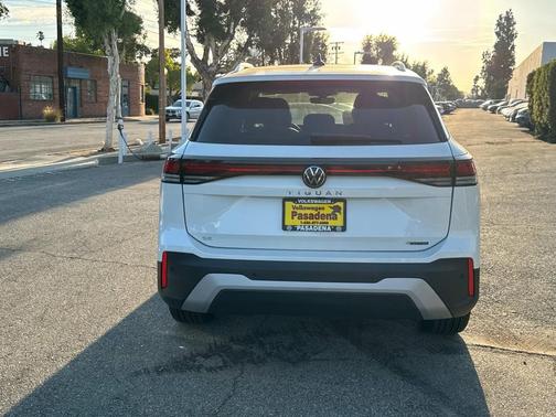 2025 Volkswagen Tiguan 2.0T SE 4MOTION