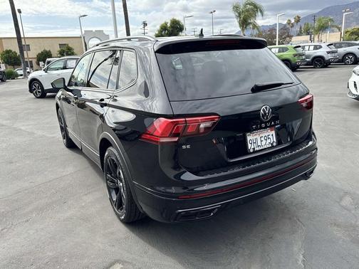 Deep Black Pearl 2023 Volkswagen Tiguan 2.0T SE R-Line Black