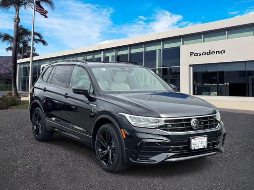 Deep Black Pearl 2023 Volkswagen Tiguan 2.0T SE R-Line Black