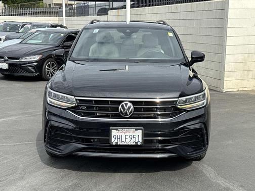 Deep Black Pearl 2023 Volkswagen Tiguan 2.0T SE R-Line Black