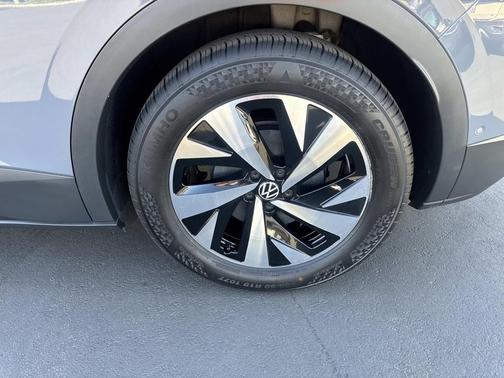 2023 Volkswagen ID.4 Pro