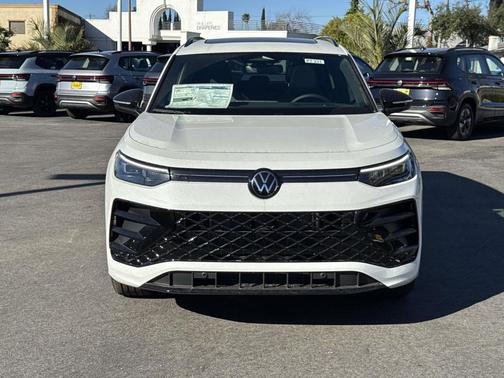White/off-white 2026 Volkswagen Tiguan 2.0T SE R-Line Black