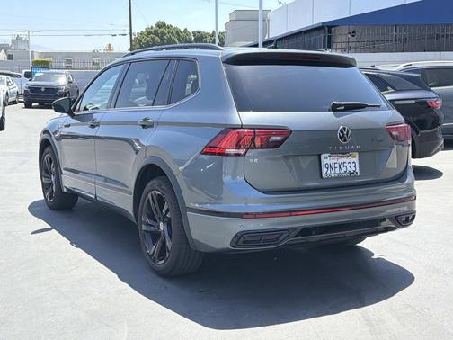 Platinum Gray Metallic 2024 Volkswagen Tiguan 2.0T SE R-Line Black