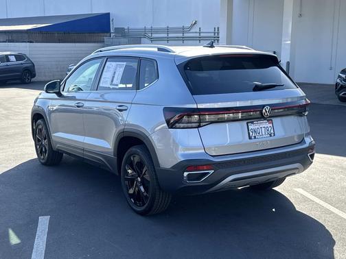 Pyrite Silver Metallic 2025 Volkswagen Taos 1.5T SE