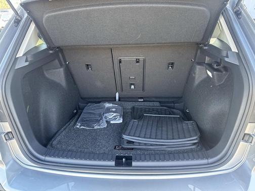 Pyrite Silver Metallic 2025 Volkswagen Taos 1.5T SE