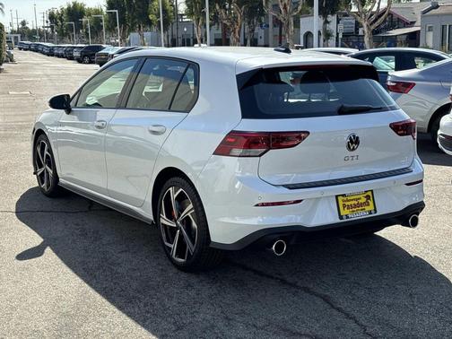 2025 Volkswagen Golf GTI 2.0T SE DSG