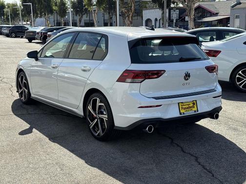 2025 Volkswagen Golf GTI 2.0T SE DSG