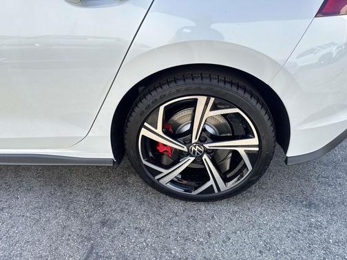2025 Volkswagen Golf GTI 2.0T SE DSG