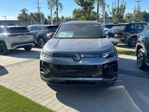 2025 Volkswagen Tiguan 2.0T SE R-Line Black 4MOTION