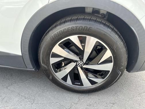 Pure White 2023 Volkswagen ID.4 Pro