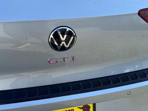 2025 Volkswagen Golf GTI 2.0T SE DSG