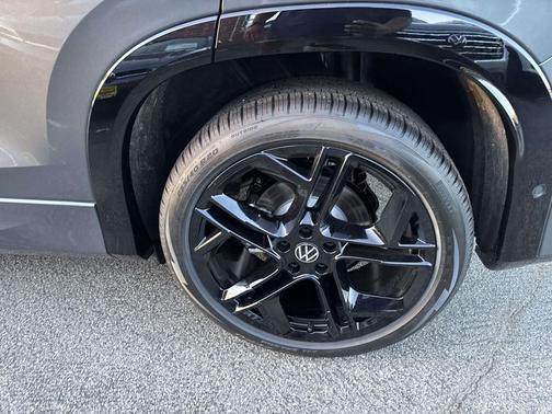 2026 Volkswagen Tiguan 2.0T SE R-Line Black 4MOTION