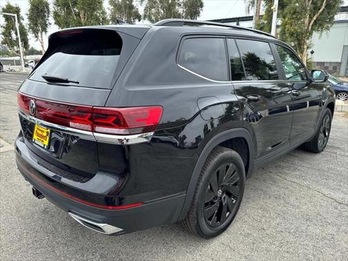 2025 Volkswagen Atlas 2.0T SE w/Technology