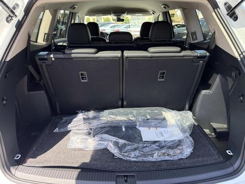 opal white pearl 2026 Volkswagen Atlas 2.0T SE