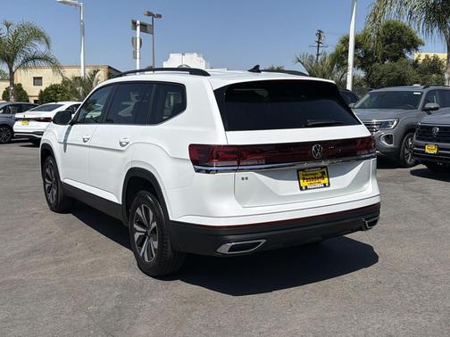 opal white pearl 2026 Volkswagen Atlas 2.0T SE